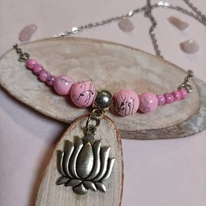 collier fleur de lotus rose