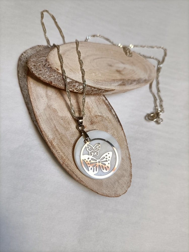 collier papillons