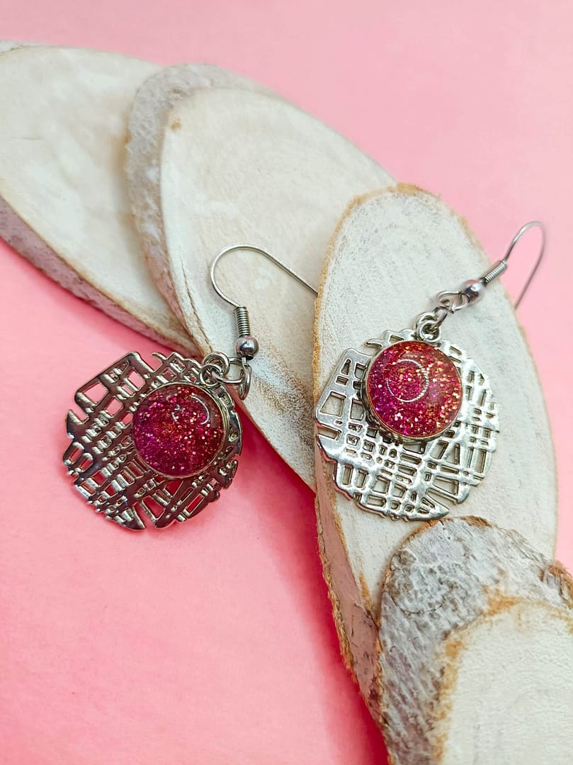 petites boucles pendantes rose